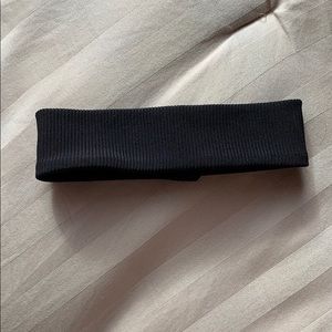Ribbed choker